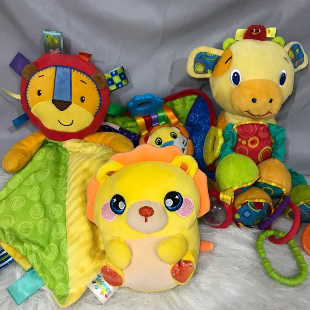 Lot Of 4 Nuby  Taggies Plush Rattles Teethers Tigers Giraffe Boy Girl Toys